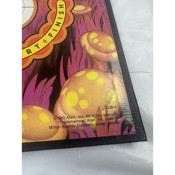 Atari CENTPEDE Board Game by Milton Bradley Made In The USA Vintage 1983 - Picture 11 of 12